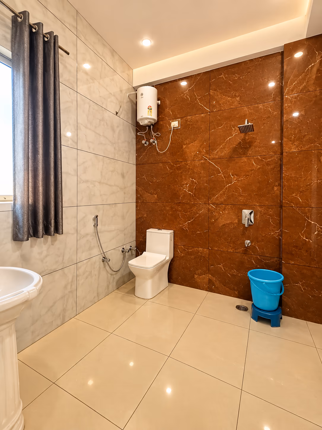 Executive Suite bathroom