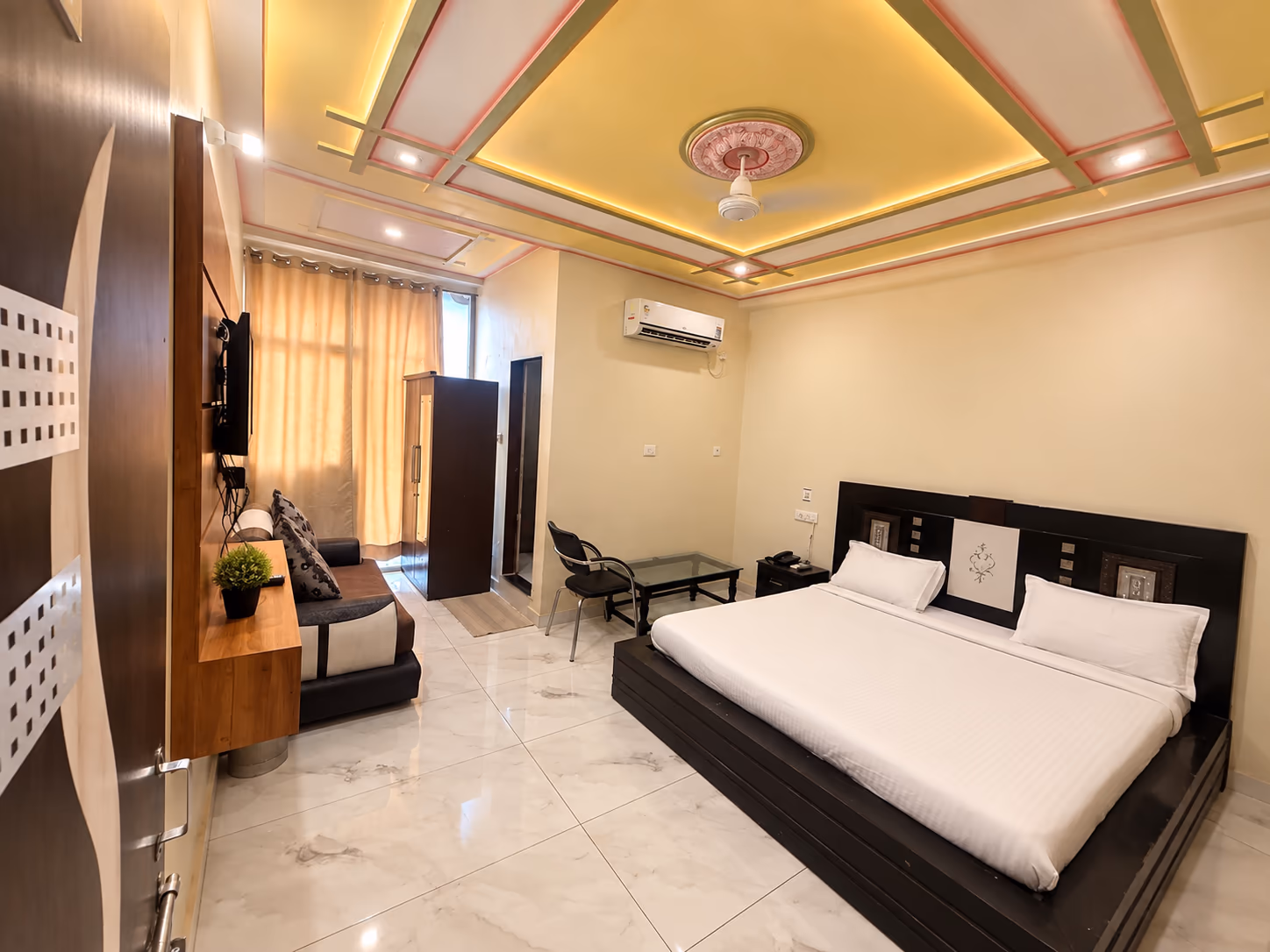 Premium Room with king bed